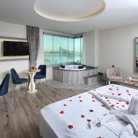 Adana Taskoeprue Hotel ภายนอก รูปภาพ