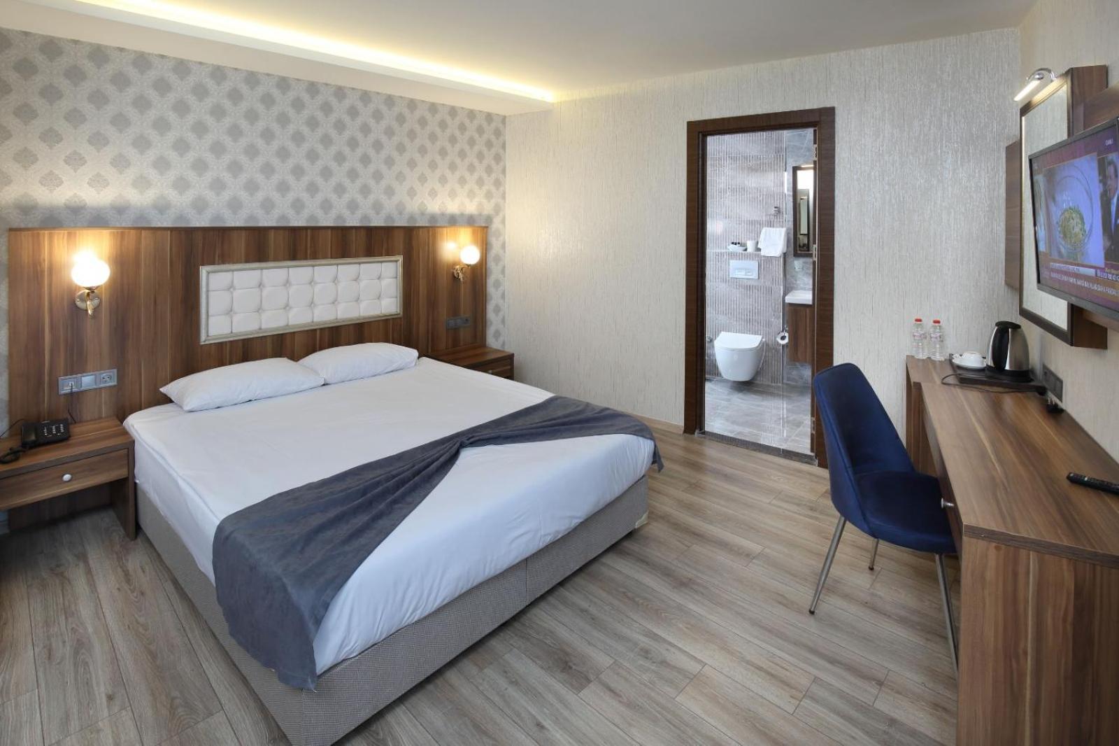 Adana Taskoeprue Hotel ภายนอก รูปภาพ