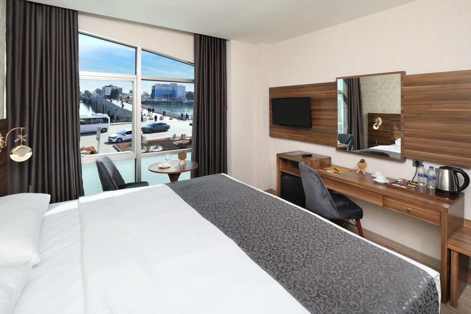 Adana Taskoeprue Hotel ภายนอก รูปภาพ